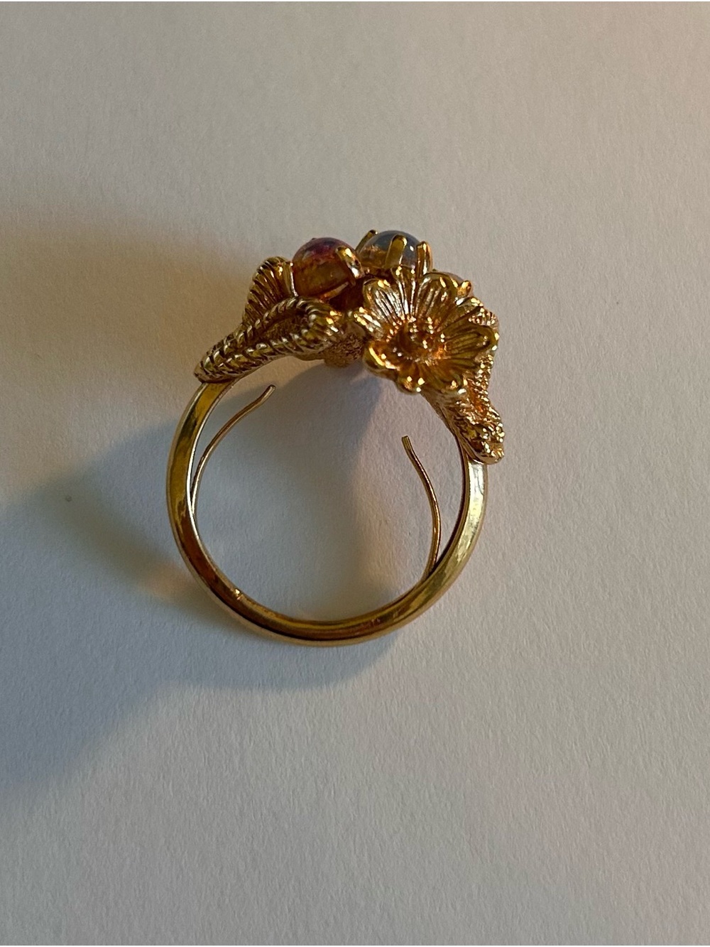 Avon 1970’s Vintage Gold Floral Ring with Pink Opalescent Cabochons - Picture 7 of 8